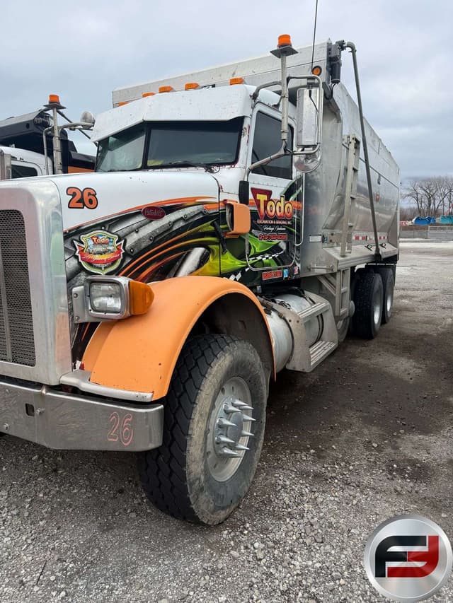 Image of Peterbilt 365 equipment image 1