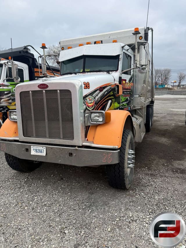 Image of Peterbilt 365 equipment image 2