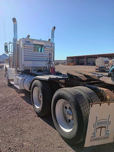 Image of Peterbilt 367 equipment image 4