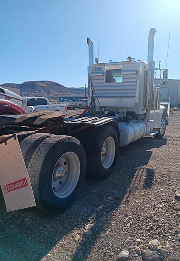 Image of Peterbilt 367 equipment image 2