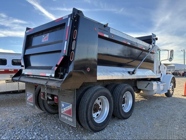 Image of Peterbilt 367 equipment image 3