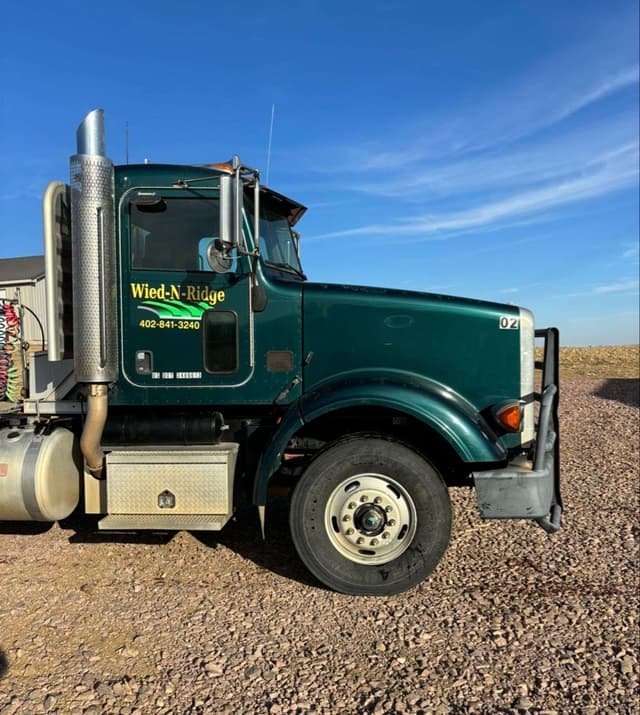 Image of Peterbilt 367 equipment image 4