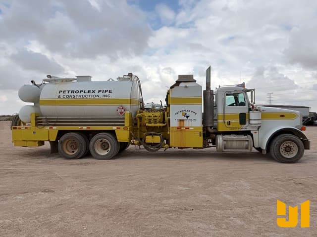 Image of Peterbilt 367 equipment image 3