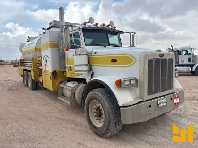 Image of Peterbilt 367 equipment image 2