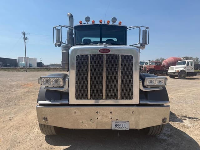Image of Peterbilt 367 equipment image 4