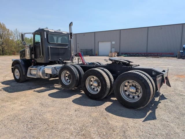 Image of Peterbilt 367 equipment image 3