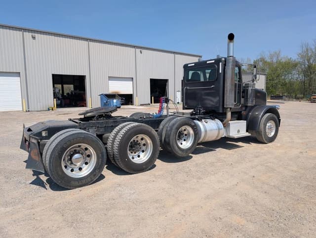 Image of Peterbilt 367 equipment image 2