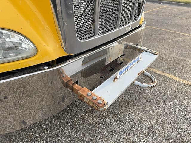 Image of Peterbilt 384 equipment image 3