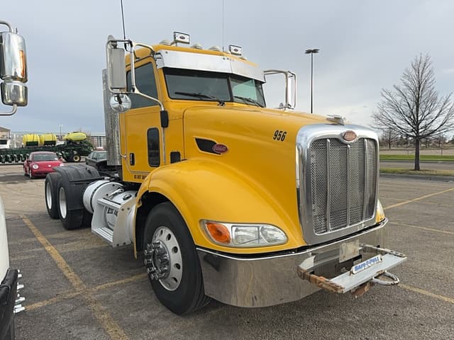 Image of Peterbilt 384 equipment image 2