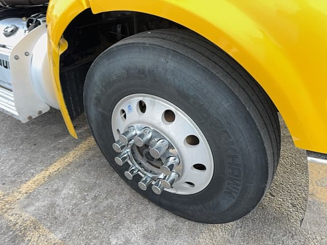 Image of Peterbilt 384 equipment image 4