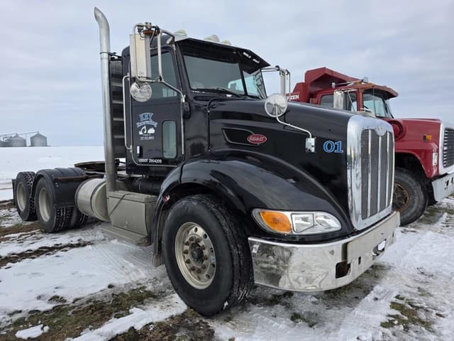 Image of Peterbilt 384 equipment image 1