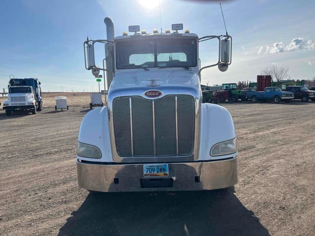Image of Peterbilt 384 equipment image 2