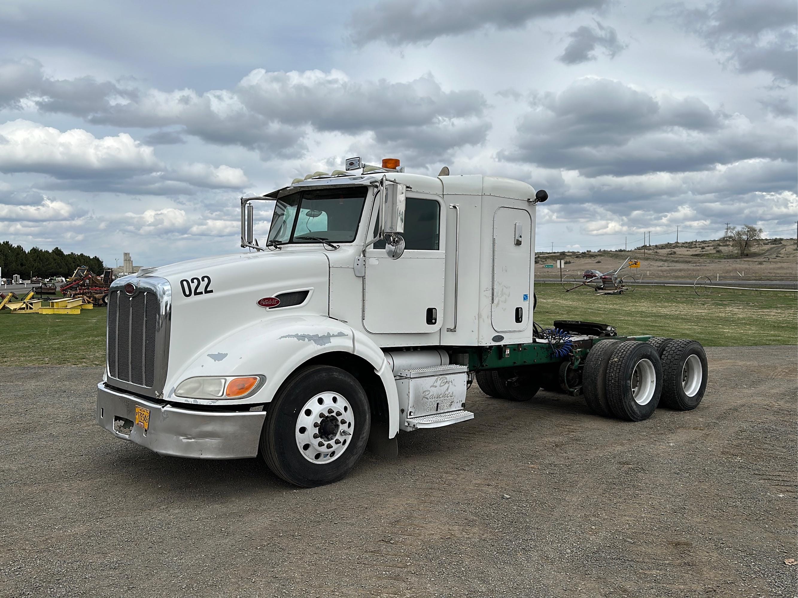 Main image Peterbilt 384