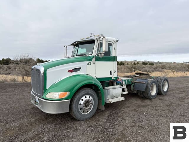 Image of Peterbilt 384 equipment image 1