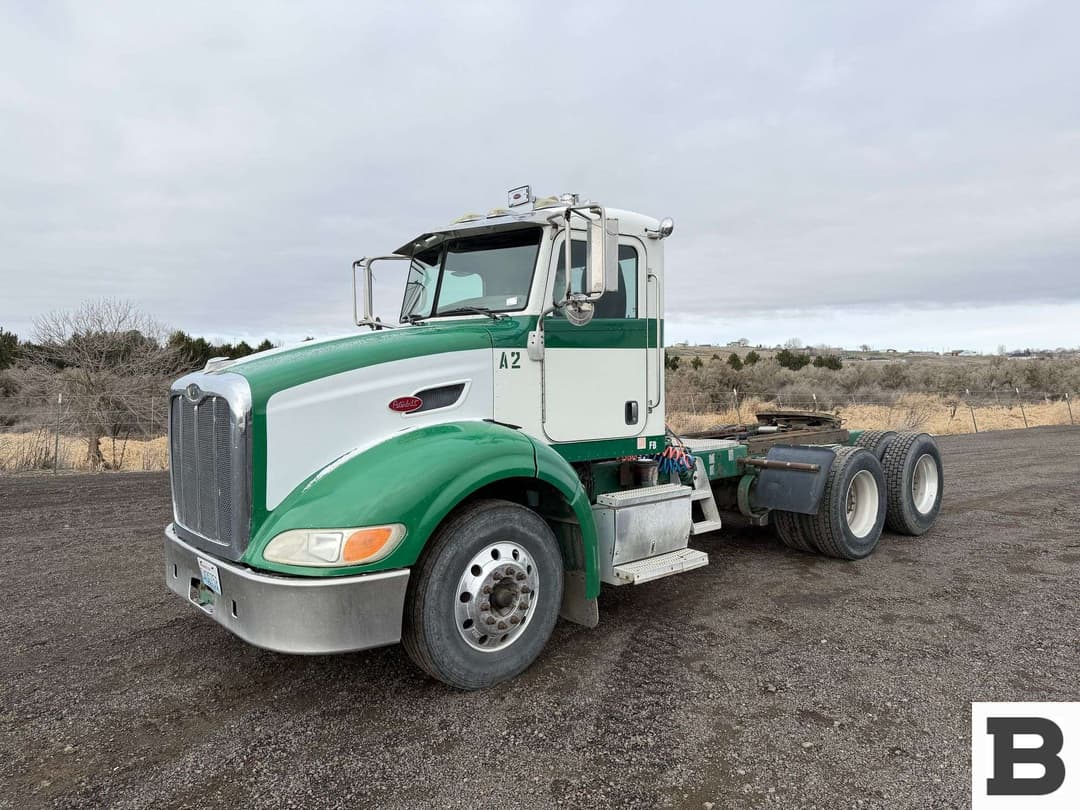 Image of Peterbilt 384 Primary image