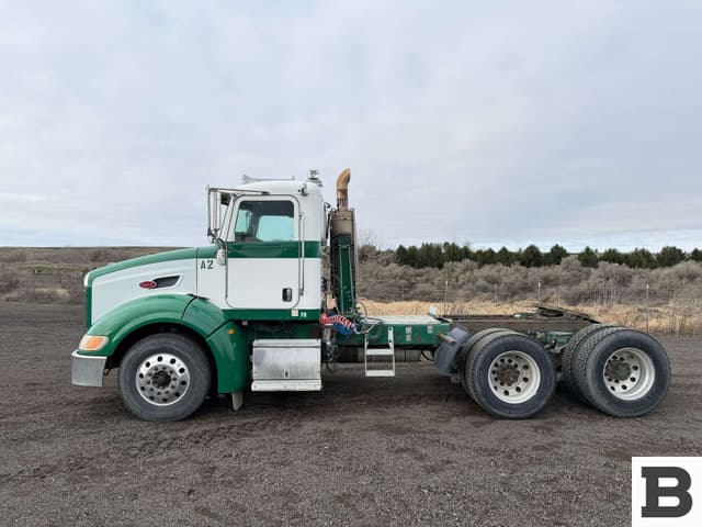 Image of Peterbilt 384 equipment image 2