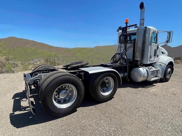 Image of Peterbilt 386 equipment image 3