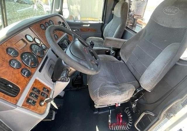 Image of Peterbilt 386 equipment image 4