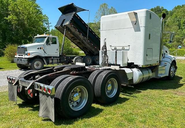 Image of Peterbilt 386 equipment image 4