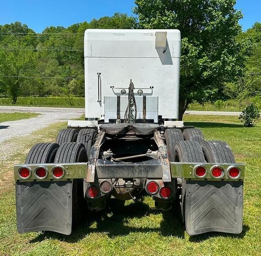 Image of Peterbilt 386 equipment image 3
