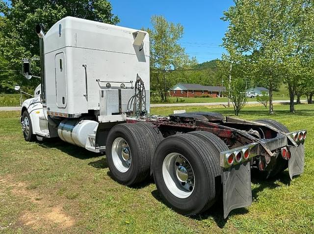 Image of Peterbilt 386 equipment image 2