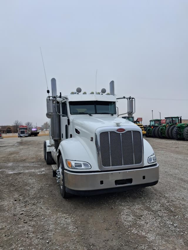 Image of Peterbilt 386 equipment image 2