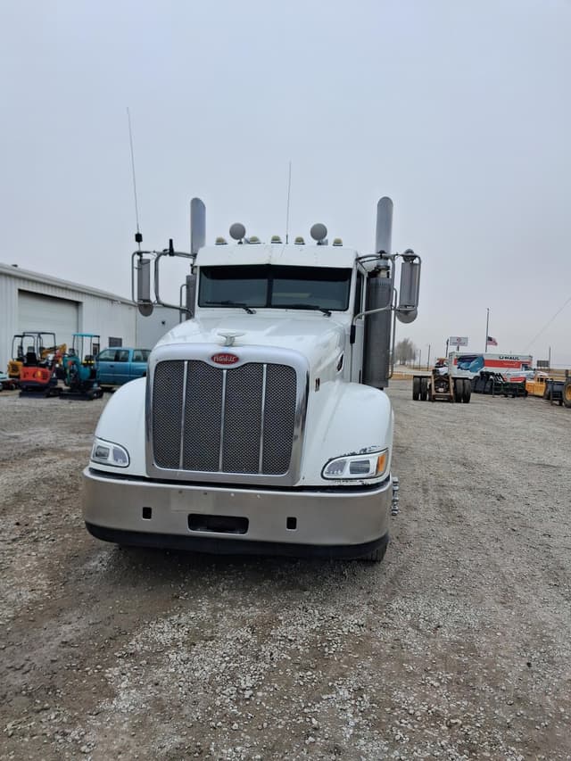 Image of Peterbilt 386 equipment image 3