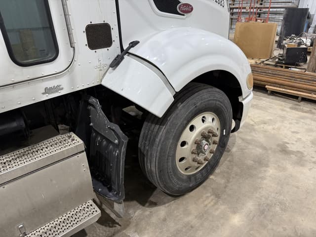 Image of Peterbilt 386 equipment image 4