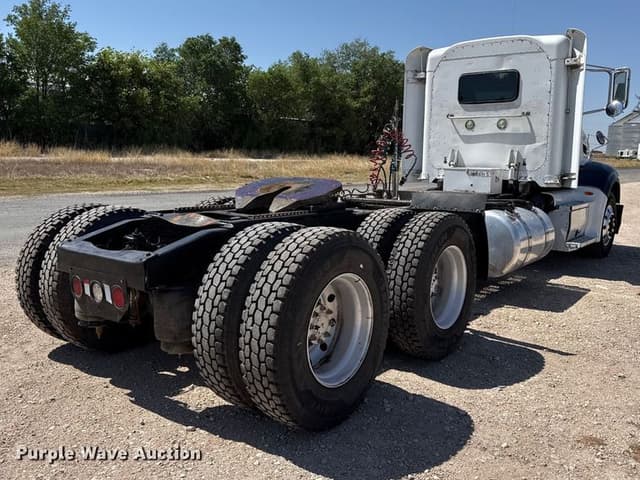 Image of Peterbilt 386 equipment image 4