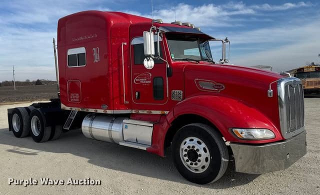 Image of Peterbilt 386 equipment image 2