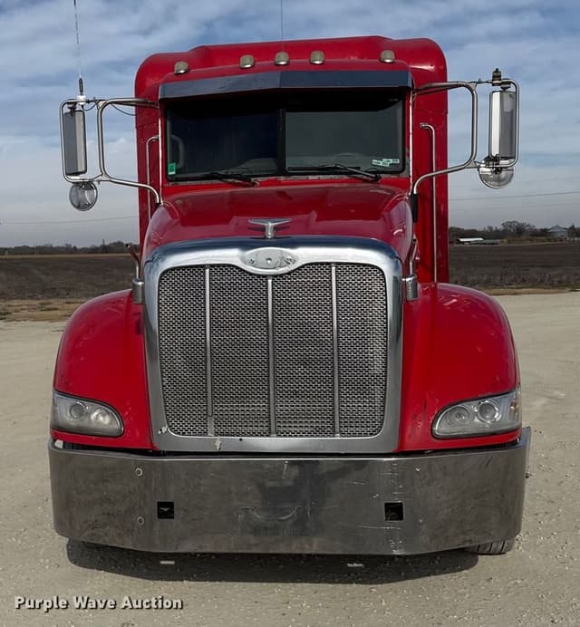 Image of Peterbilt 386 equipment image 1