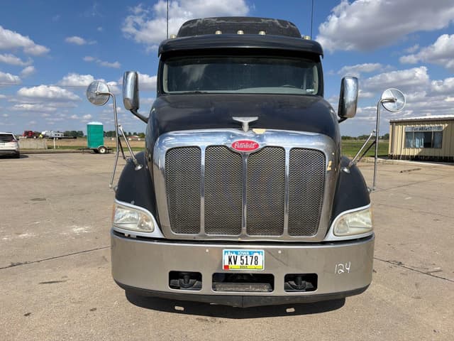 Image of Peterbilt 387 equipment image 1