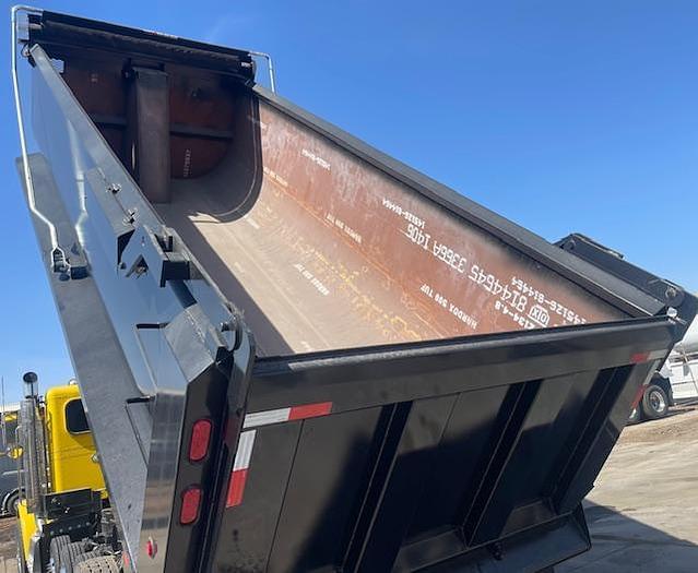 Image of Peterbilt 388 equipment image 4