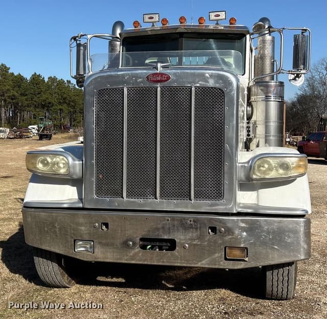 Image of Peterbilt 388 equipment image 1