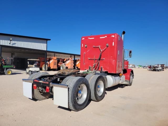 Image of Peterbilt 388 equipment image 4