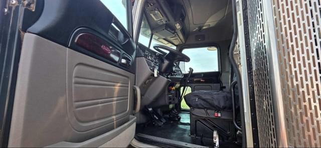 Image of Peterbilt 389 equipment image 1