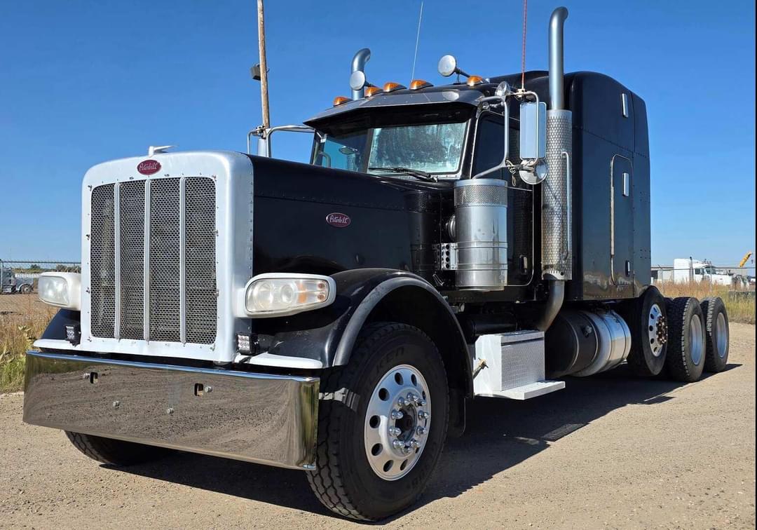 Image of Peterbilt 389 Primary image