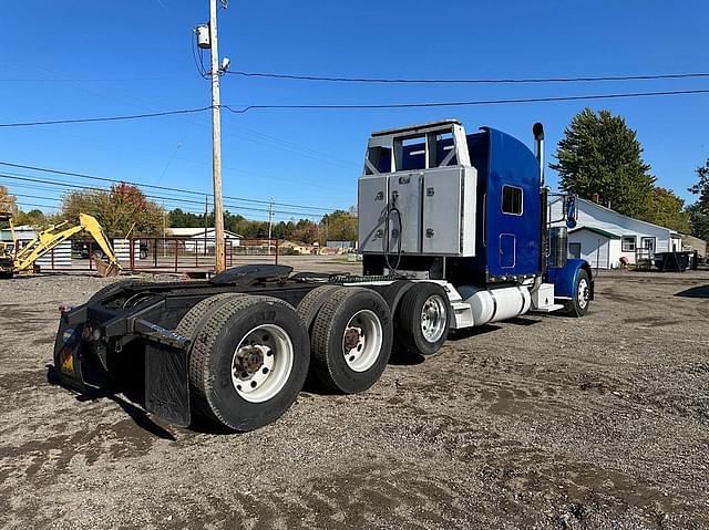 Image of Peterbilt 389 equipment image 4