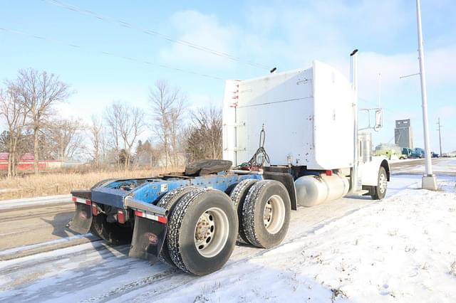 Image of Peterbilt 389 equipment image 2