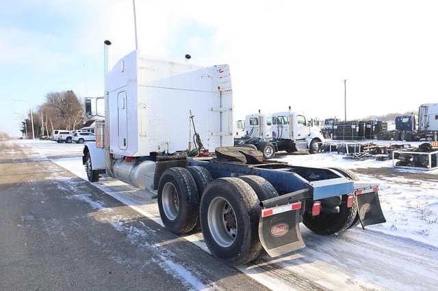 Image of Peterbilt 389 equipment image 3