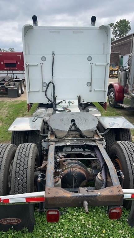 Image of Peterbilt 389 equipment image 3