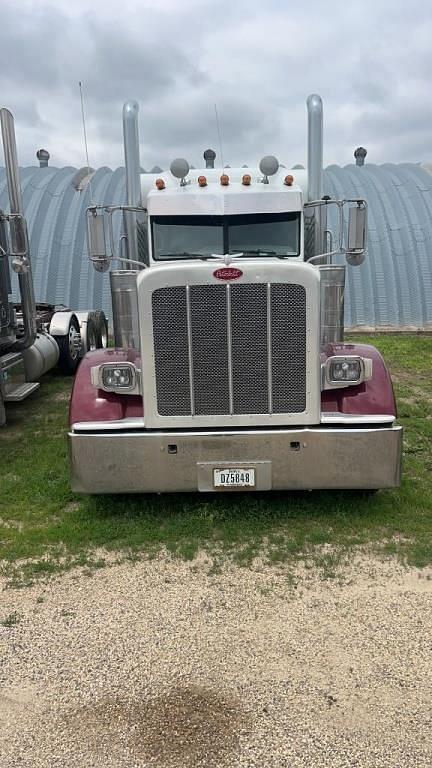 Image of Peterbilt 389 equipment image 2