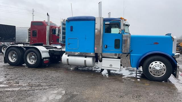 Image of Peterbilt 389 equipment image 3