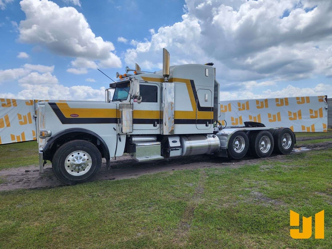 Image of Peterbilt 389 Primary image