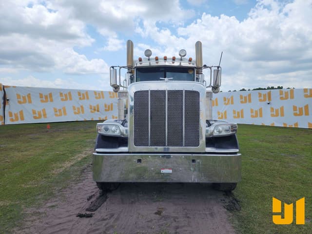 Image of Peterbilt 389 equipment image 1