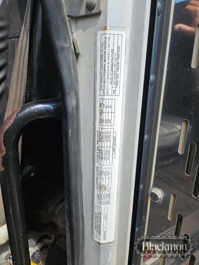 Image of Peterbilt 389 equipment image 4