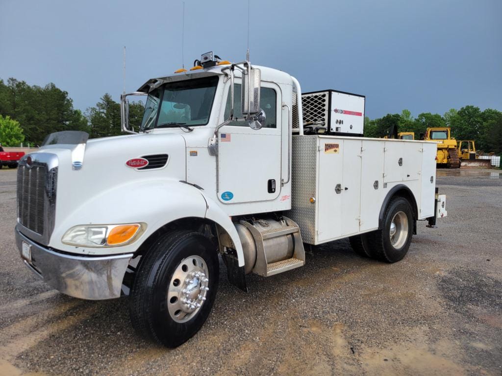 Main image Peterbilt 335