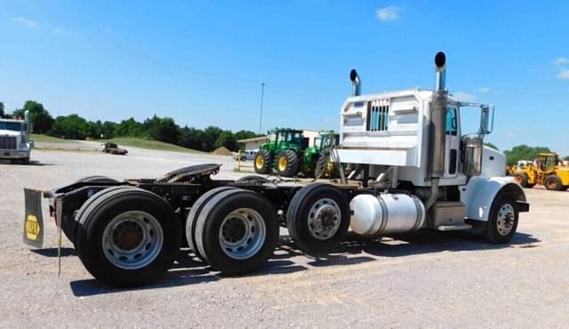 Image of Peterbilt Undetermined equipment image 3