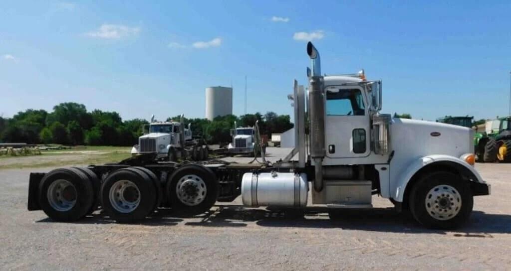 Image of Peterbilt Undetermined Primary image