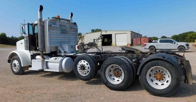 Image of Peterbilt 367 equipment image 1